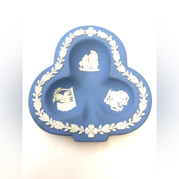 Wedgwood Jasperware (Pale Blue) Sweet Dish Set (Set of Four) - Picture 5 of 13